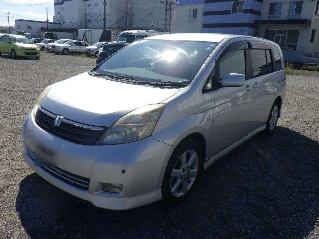 Toyota Isis 2005