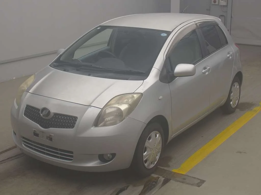 Toyota Vitz  с аукциона в Японии