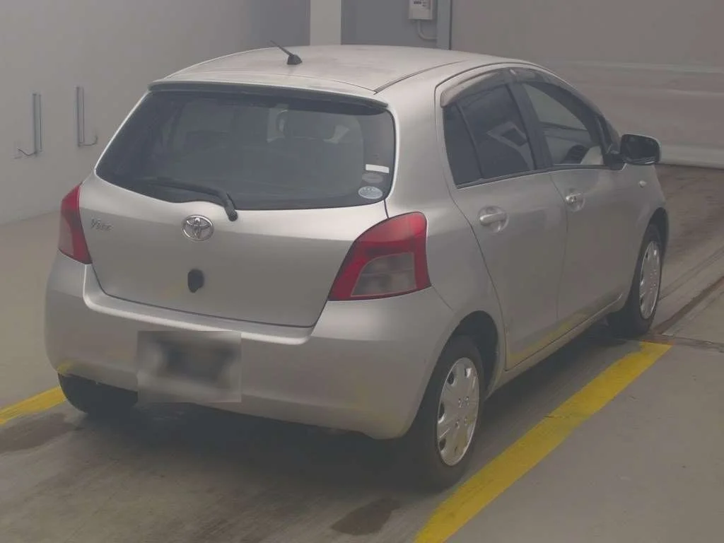 Toyota Vitz  с аукциона в Японии