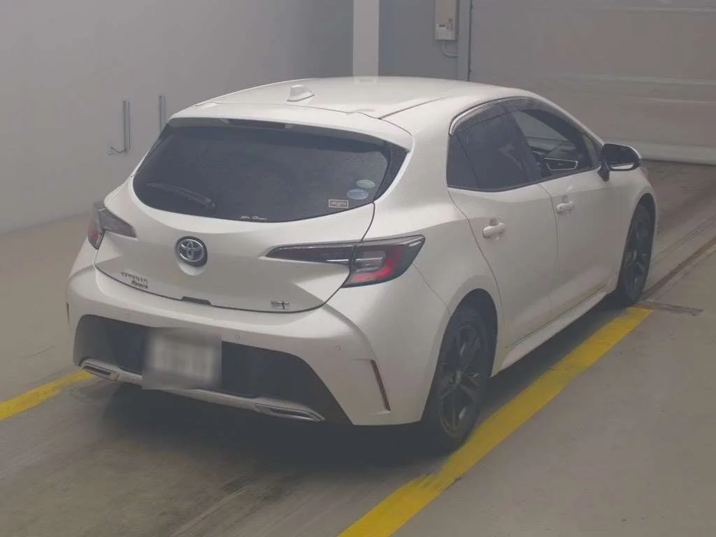 Toyota Corolla Sport  с аукциона в Японии
