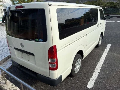 TOYOTA HIACE VAN