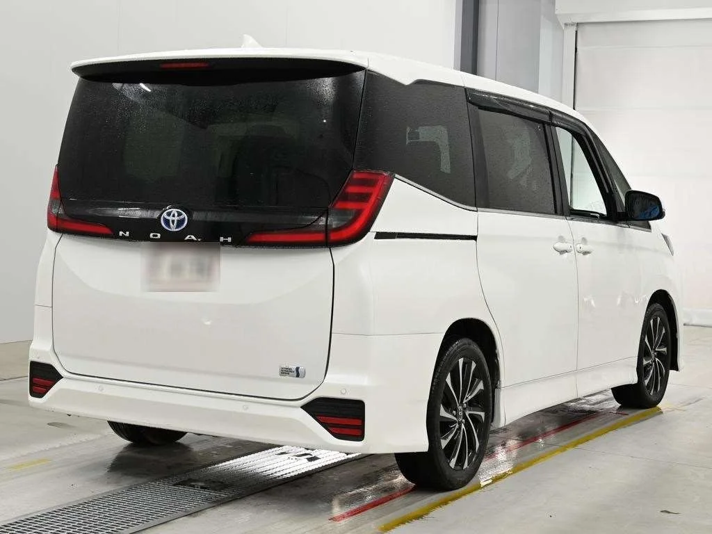 Toyota Noah  с аукциона в Японии