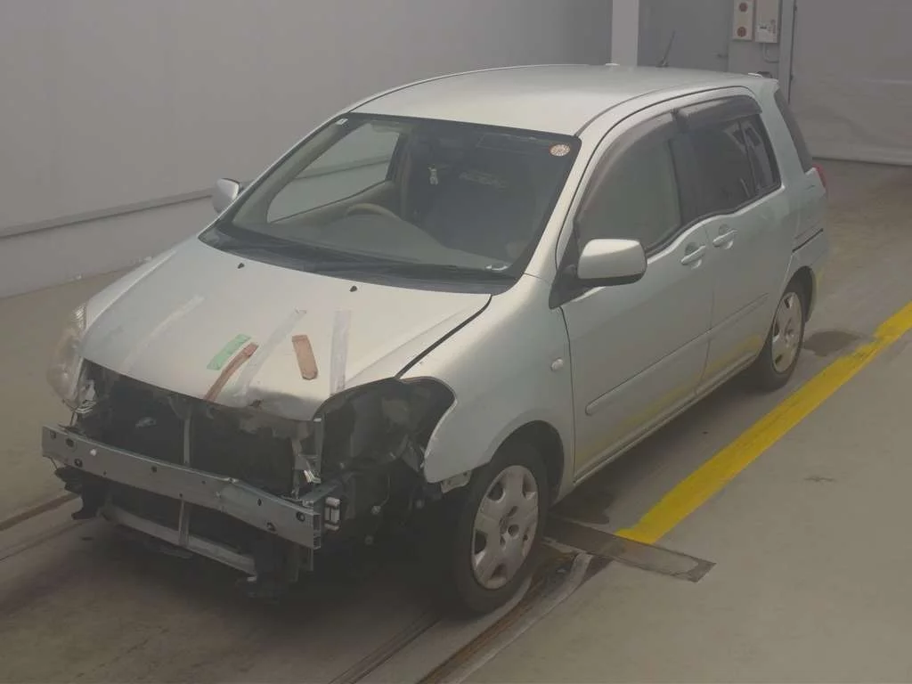 Toyota Raum 2006