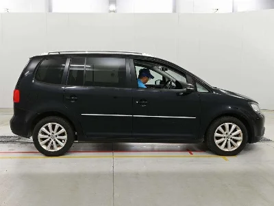 VOLKSWAGEN GOLF TOURAN