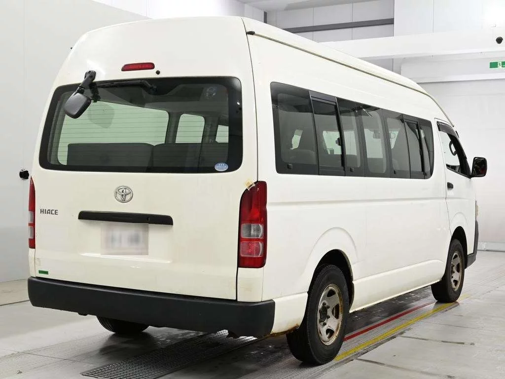 Toyota HiAce  с аукциона в Японии