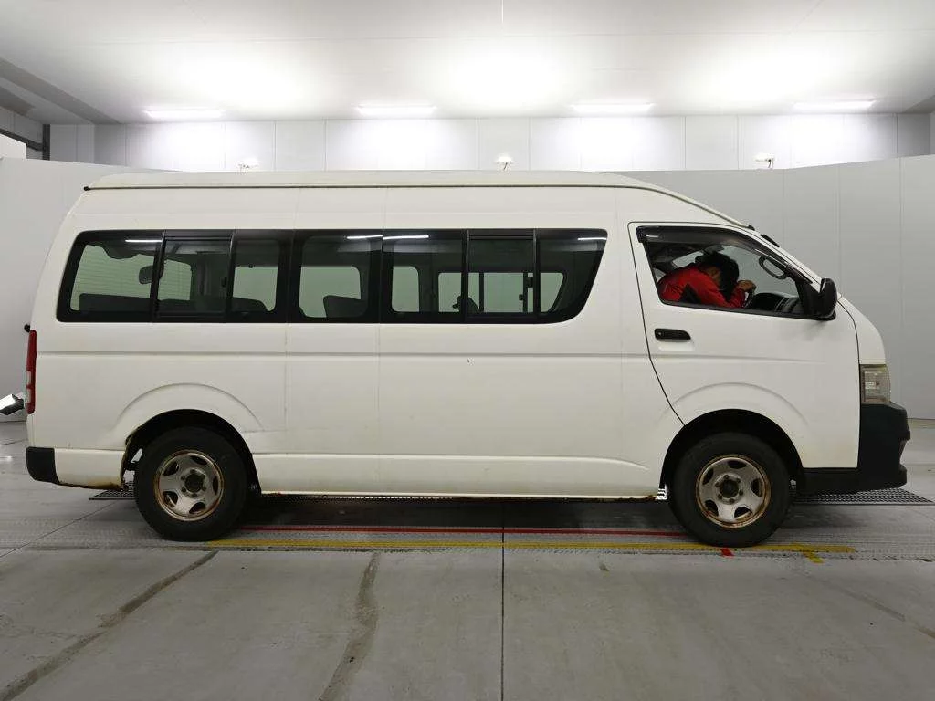 Toyota HiAce  с аукциона в Японии