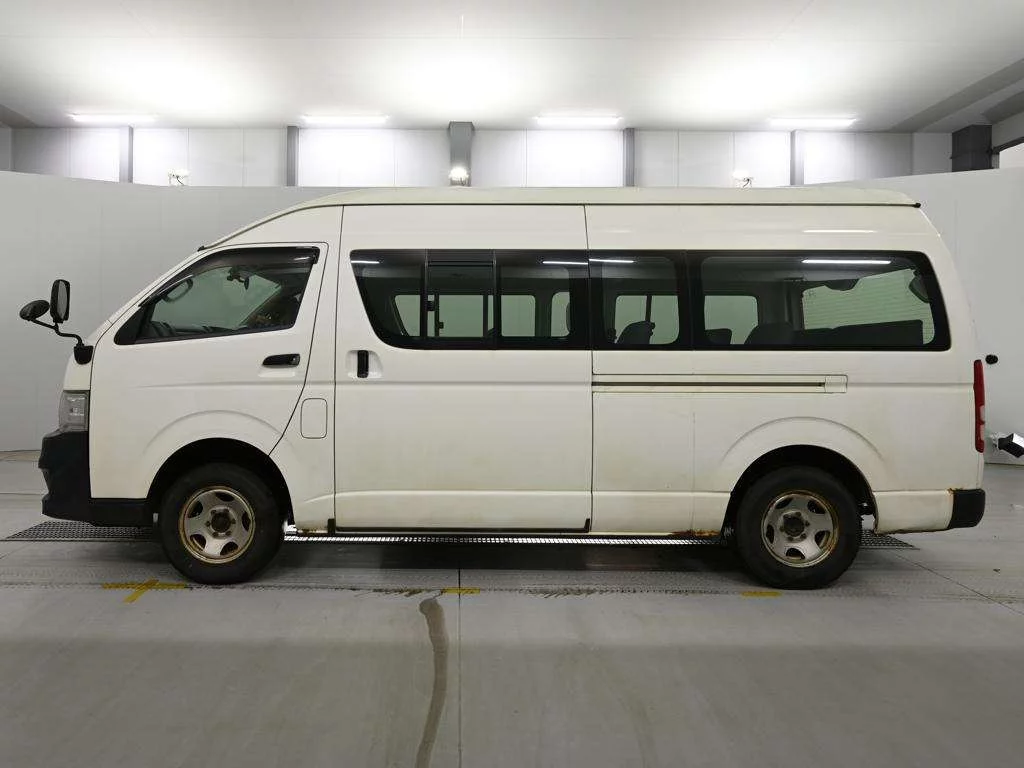 Toyota HiAce  с аукциона в Японии