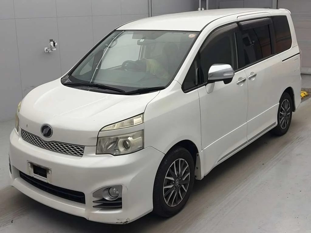 Toyota Voxy 2012