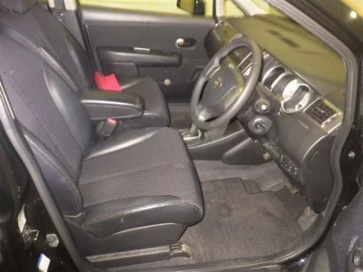 NISSAN TIIDA