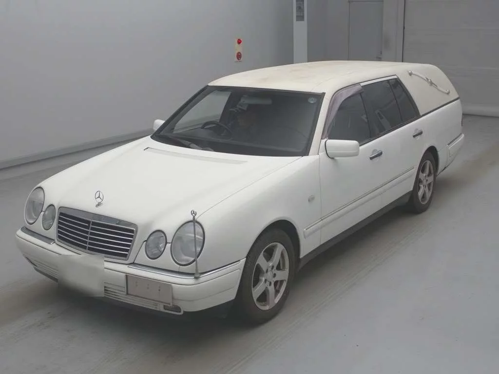 Mercedes-Benz E-Class  с аукциона в Японии