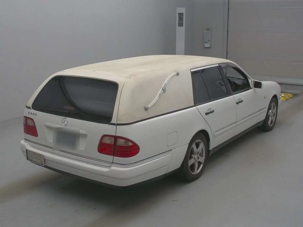 Mercedes-Benz E-Class  с аукциона в Японии