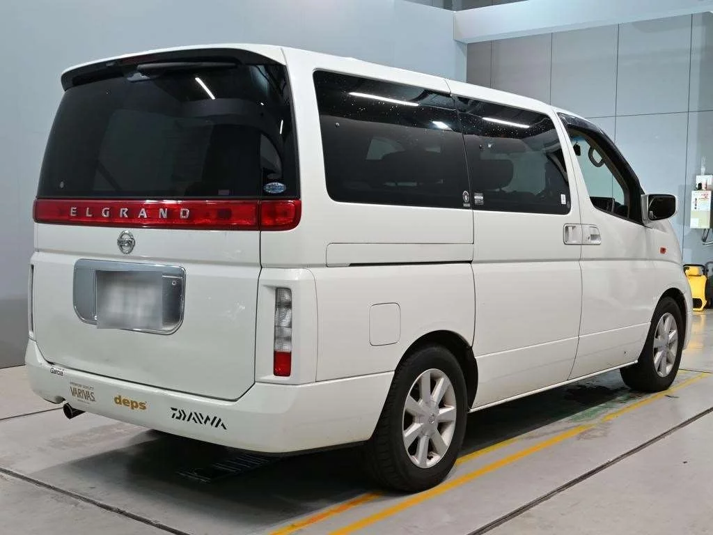 Nissan Elgrand  с аукциона в Японии