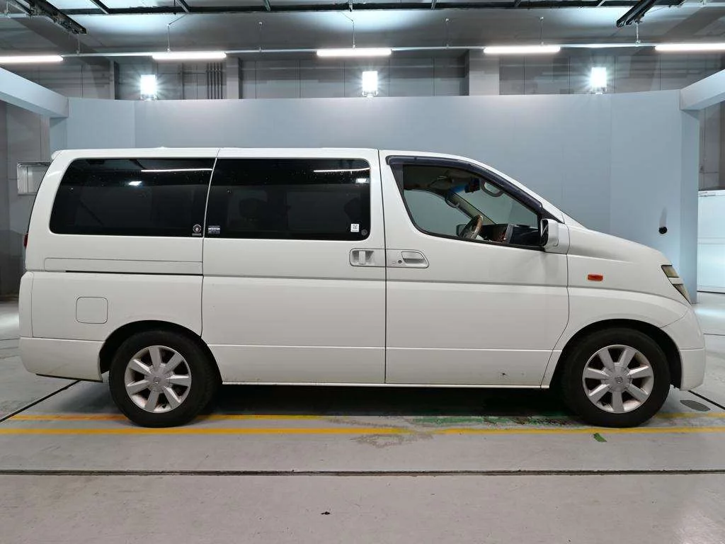 Nissan Elgrand  с аукциона в Японии