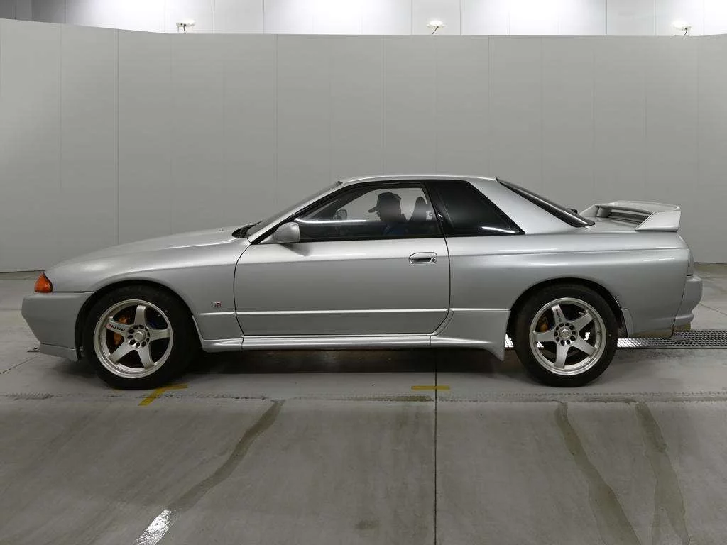 Nissan Skyline  с аукциона в Японии