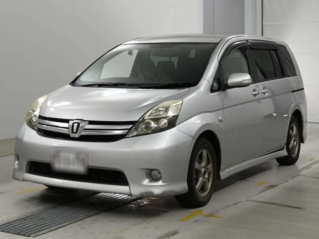 Toyota Isis 2011