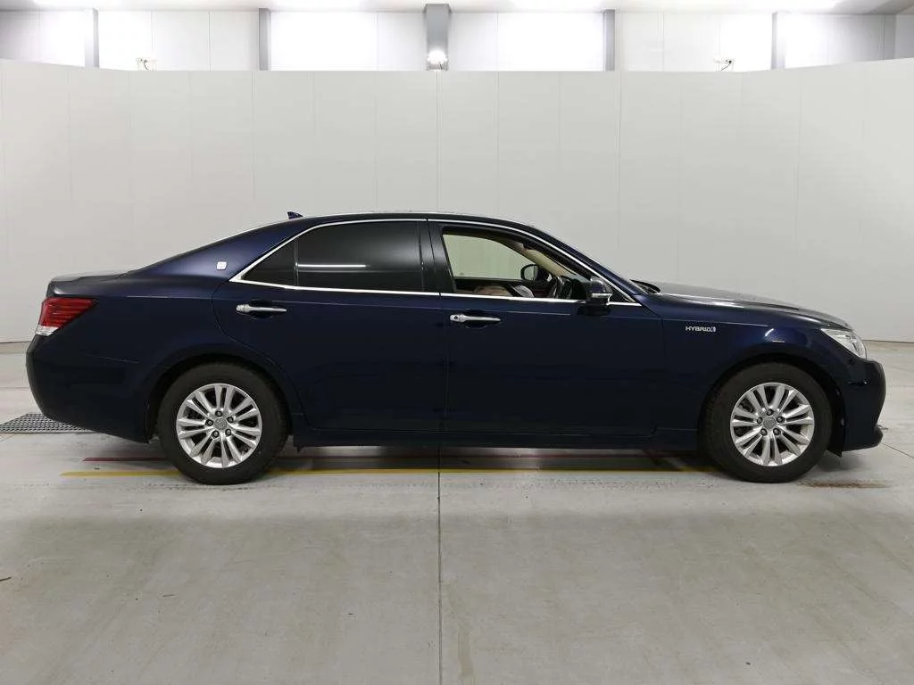 Toyota Crown 2014