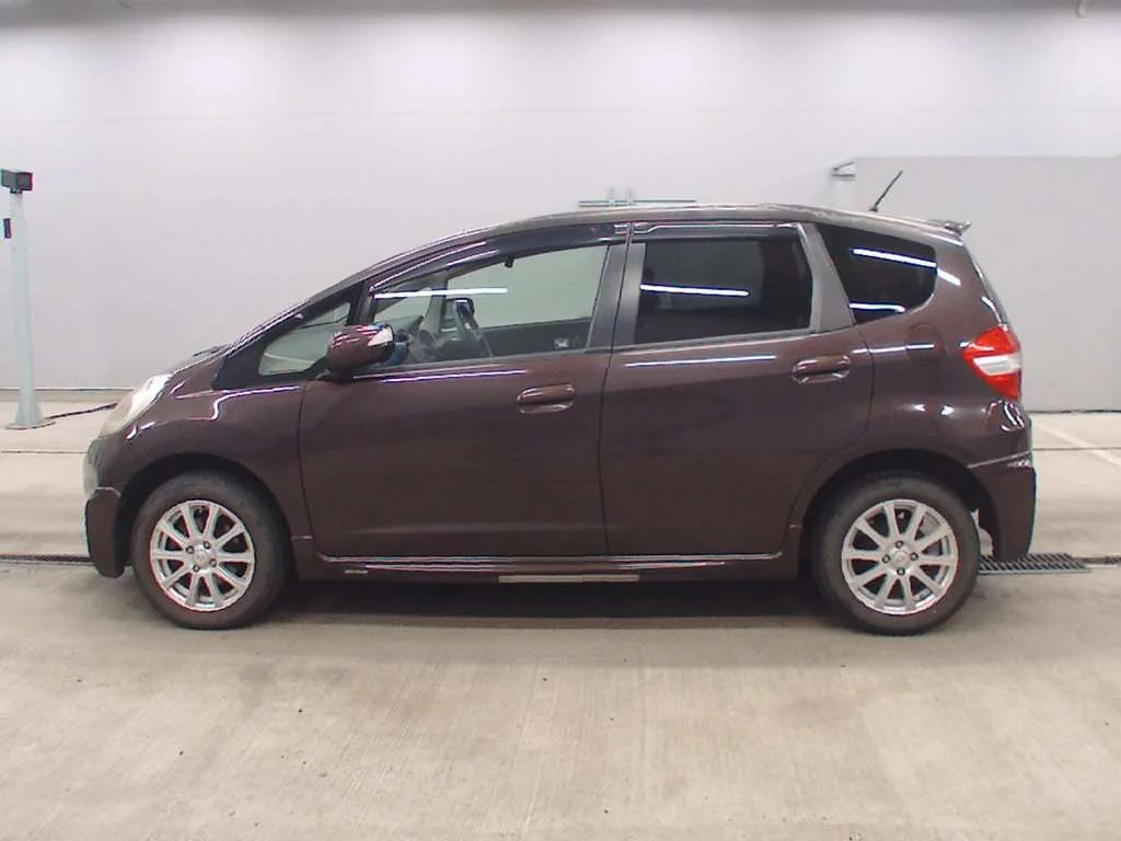 Honda Fit  с аукциона в Японии