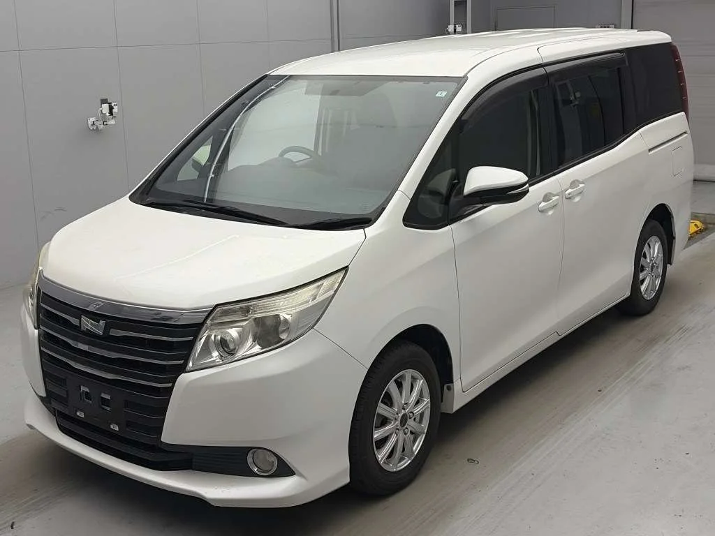 Toyota Noah 2014