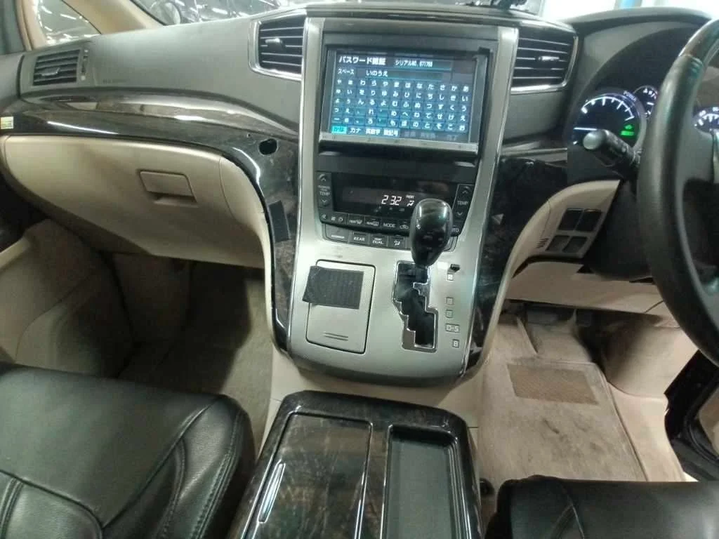 Toyota ALPHARD HYBRID  с аукциона в Японии