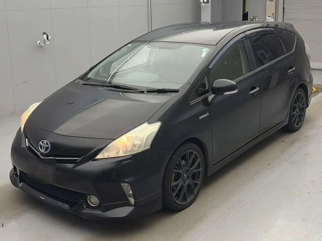 Toyota Prius Alpha 2013