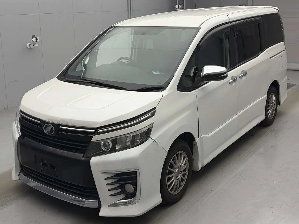 Toyota Voxy 2015