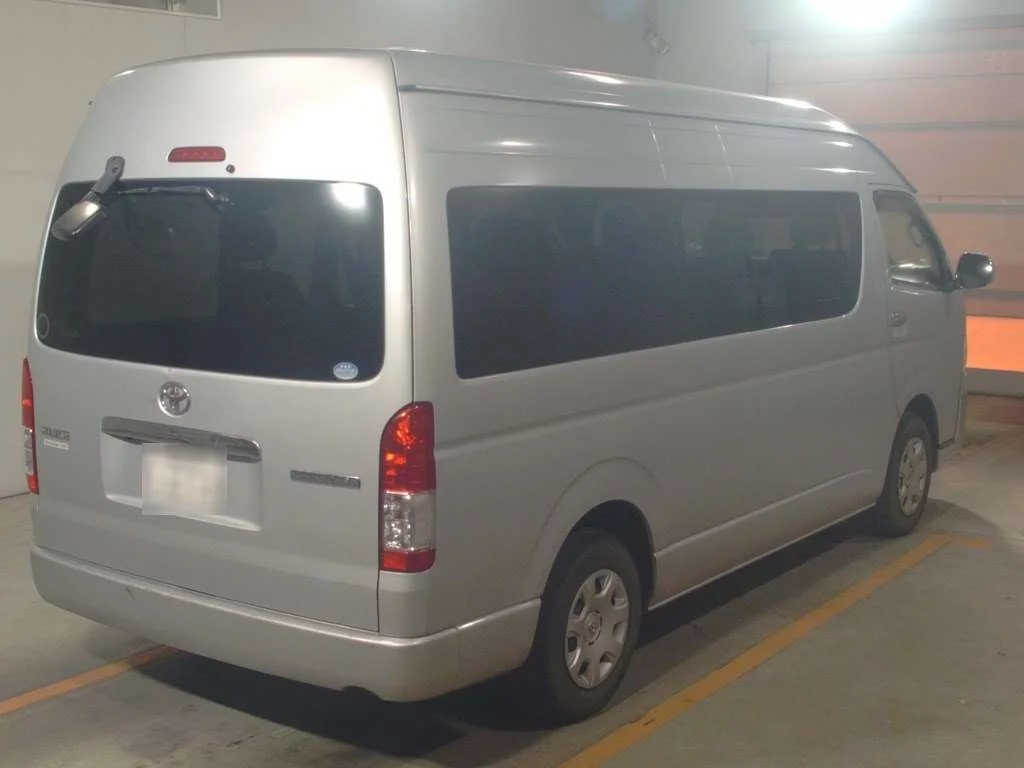 Toyota HiAce  с аукциона в Японии