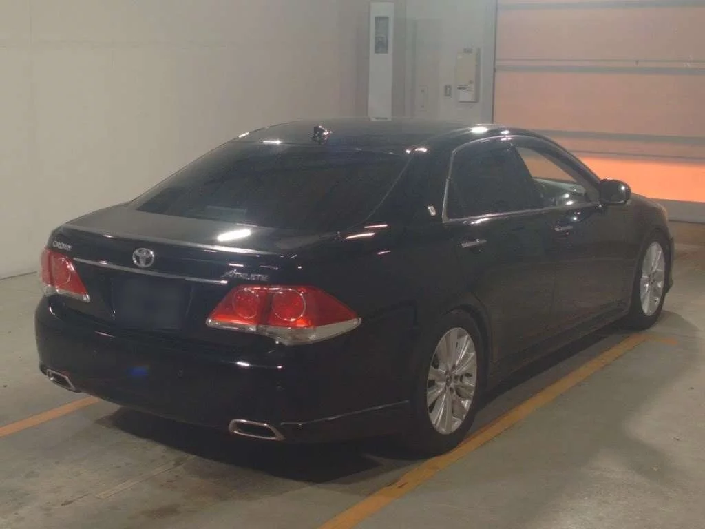 Toyota Crown  с аукциона в Японии