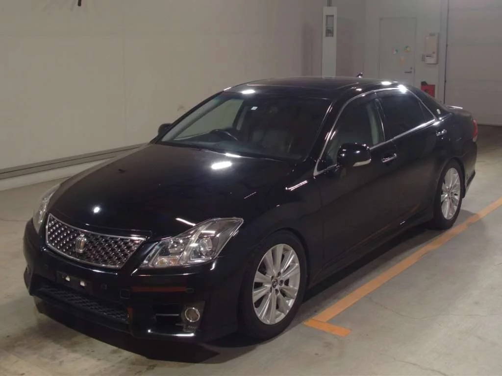 Toyota Crown  с аукциона в Японии