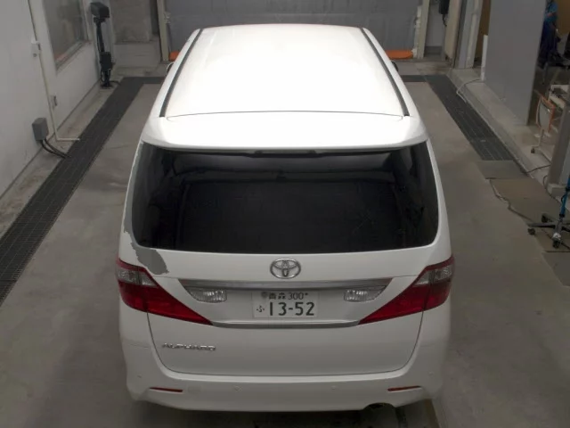 Toyota Alphard 2010