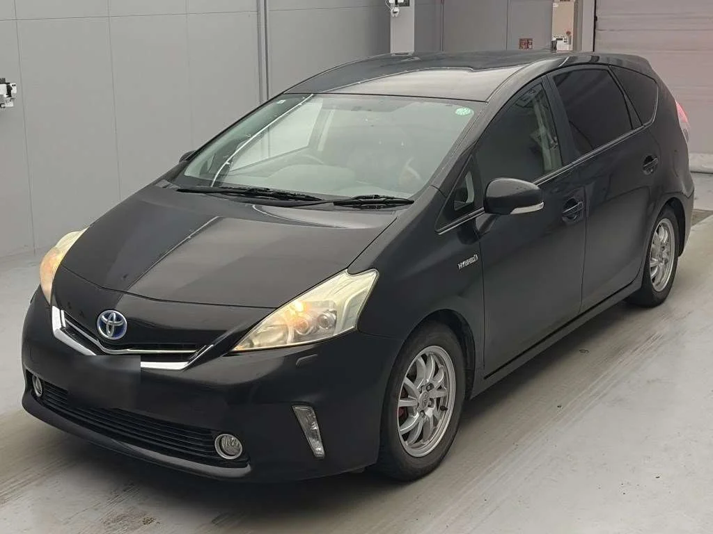 Toyota Prius Alpha 2011