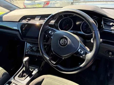 VOLKSWAGEN GOLF TOURAN