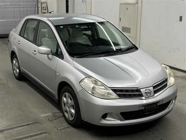 Nissan Tiida Latio 2012