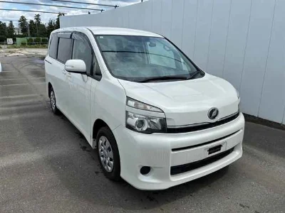 TOYOTA VOXY, 2013 — лот японского аукциона
