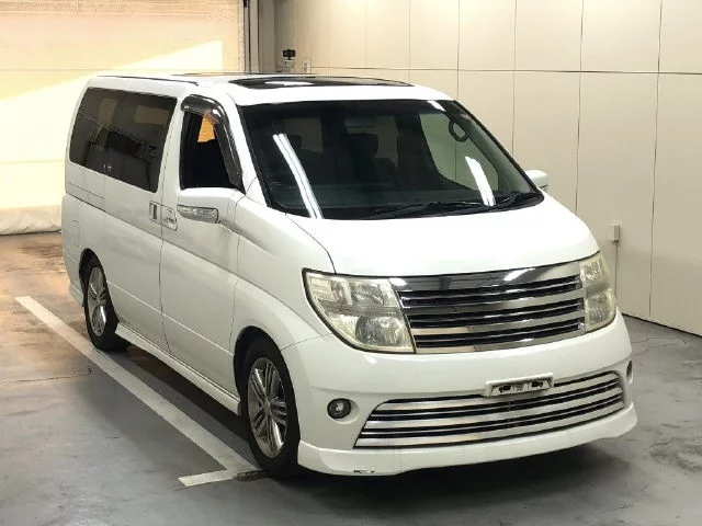 Nissan Elgrand 2004