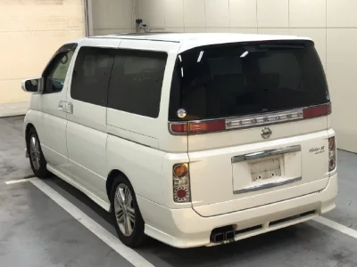 NISSAN ELGRAND