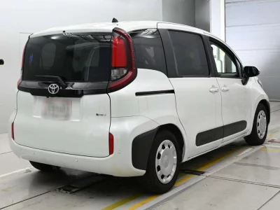 TOYOTA SIENTA, 2025 — лот японского аукциона