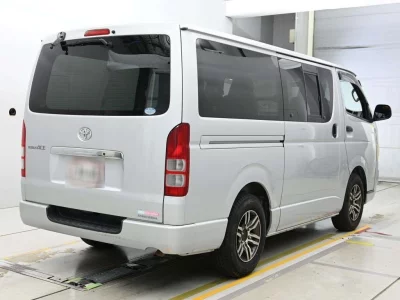TOYOTA REGIUS VAN