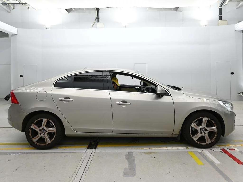 Volvo S60  с аукциона в Японии