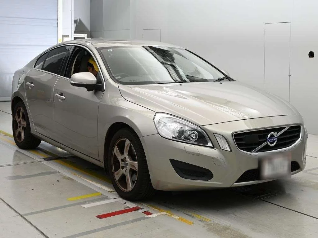 Volvo S60  с аукциона в Японии