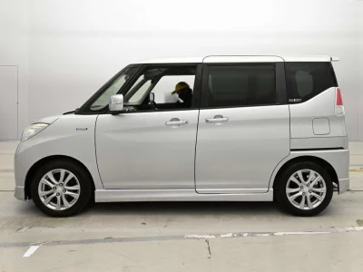 MITSUBISHI DELICA D2
