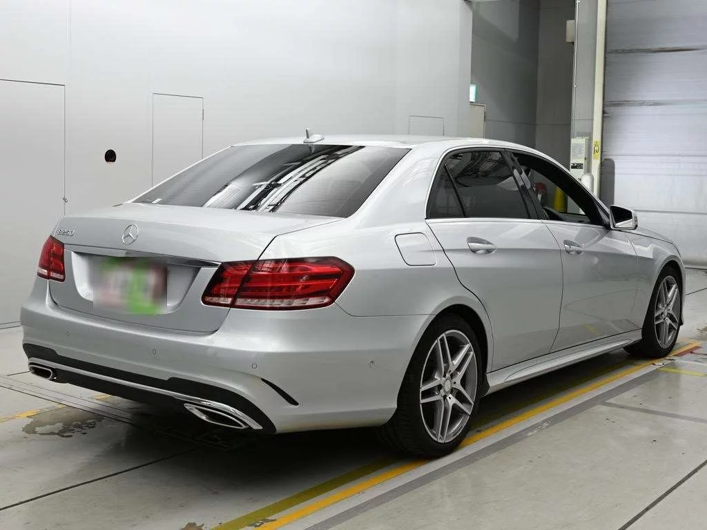 Mercedes-Benz E-Class  с аукциона в Японии