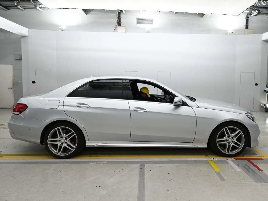 Mercedes-Benz E-Class  с аукциона в Японии