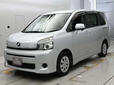 TOYOTA VOXY, 2013 — лот японского аукциона