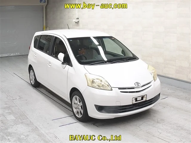 Toyota Passo Sette 2011