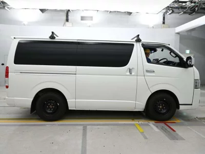 TOYOTA HIACE VAN