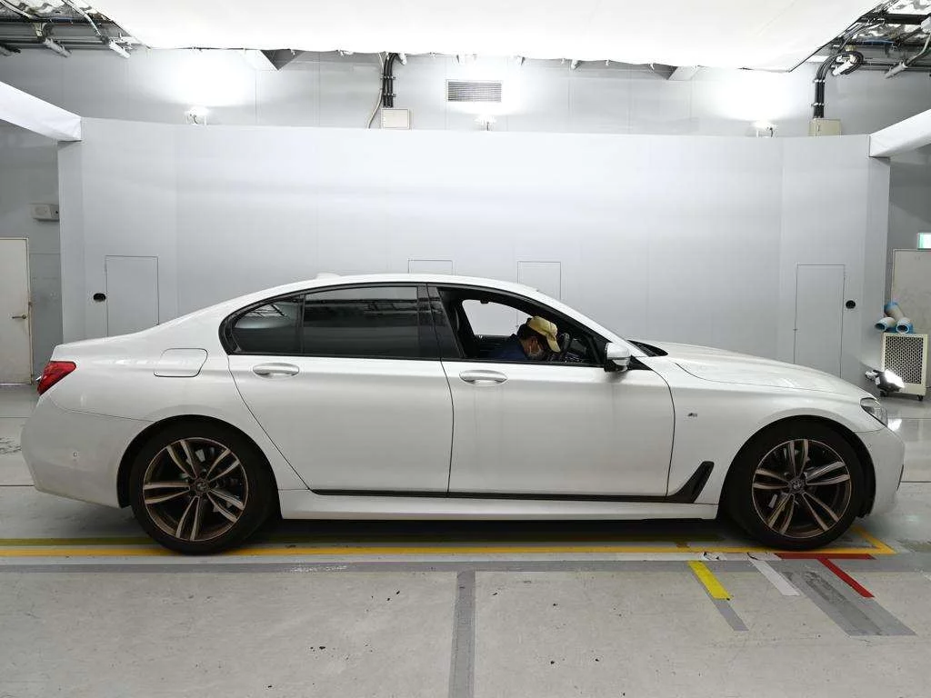 BMW 7-Series  с аукциона в Японии