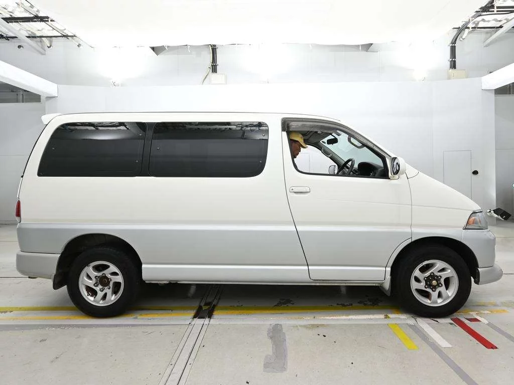Toyota Hiace Regius  с аукциона в Японии