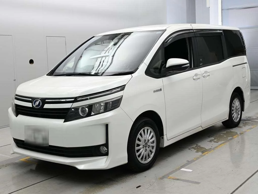 Toyota Voxy 2016