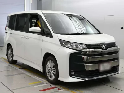 TOYOTA NOAH