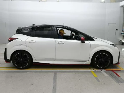 NISSAN AURA